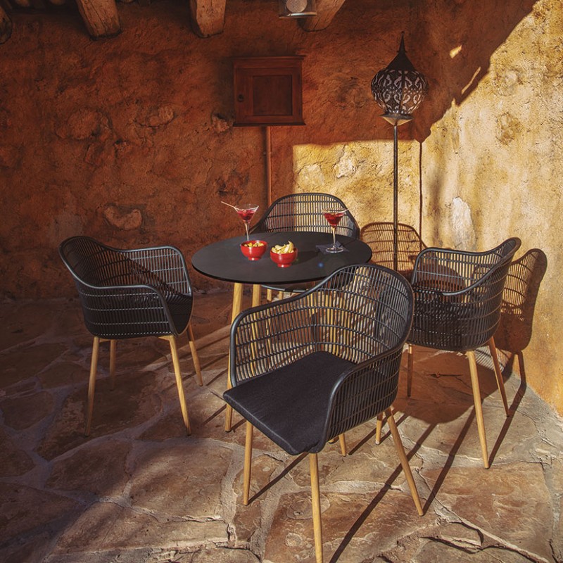 CADENA88 Set mit 4 Harzstühlen + DECORA Tisch